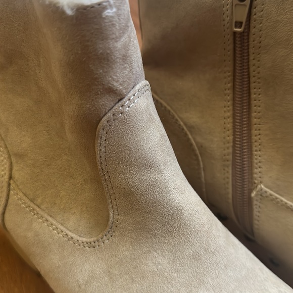 Beautiful fabric upper faux fur lining and faux fur sock boots - Picture 3 of 12